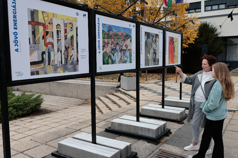 В городе Пакш (Венгрия) открылась выставка работ молодых российских художников, приуроченная к 80-летию атомной промышленности