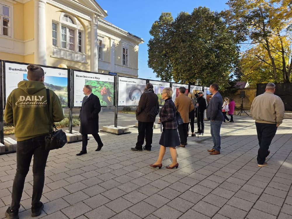 В городе Калоча (Венгрия) открылась выставка «Свет внутри нас»